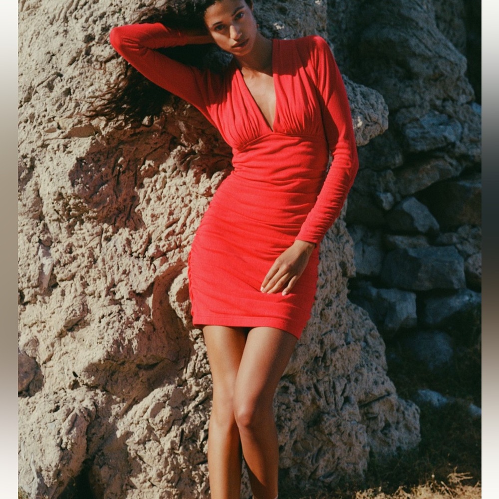 NWT Long-Sleeve V-Neck Ruched Bodycon Mini Dress in Red